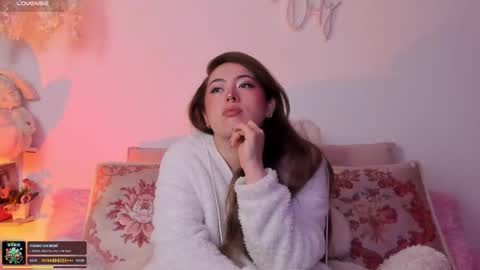 Snapshot of julieta_cooper20 chatting on 09-17-25, 03:30 Juli online show from 09-17-25, 03:30