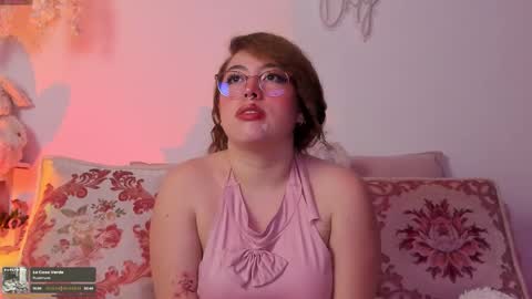 Snapshot of julieta_cooper20 chatting on 09-24-25, 03:32 Juli online show from 09-24-25, 03:32