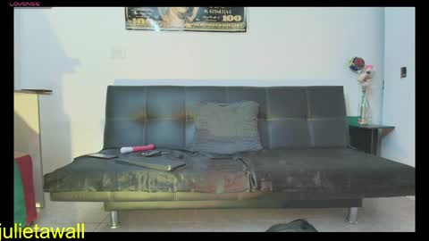 Snapshot of julieta_wall2 chatting on 04-23-26, 01:40 Julieta wall online show from 04-23-26, 01:40