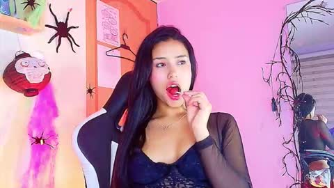 Snapshot of julietaa1_ chatting on 10-11-25, 01:05 juli online show from 10-11-25, 01:05