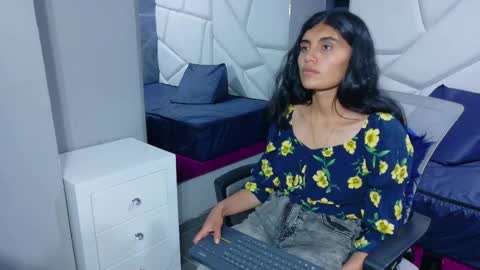 Snapshot of julietaa_evans_ chatting on 01-08-26, 06:21 Julieta online show from 01-08-26, 06:21