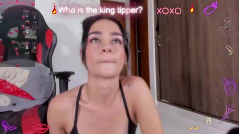Snapshot of julietaserafelle chatting on 01-15-25, 02:49 serafelle online show from 01-15-25, 02:49
