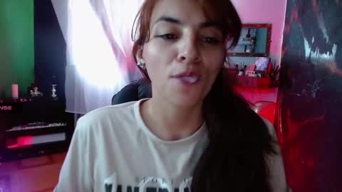 Snapshot of julieth_sex1 chatting on 03-15-26, 07:09 online show from 03-15-26, 07:09