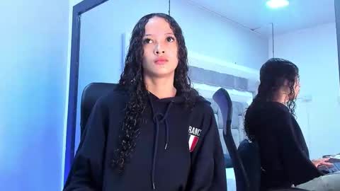 Hi guys It is a pleasure to have you here I am Julieta  online show from 10-09-25, 11:52