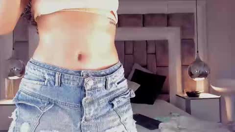 Hi guys It is a pleasure to have you here I am Julieta  online show from 12-22-25, 12:24