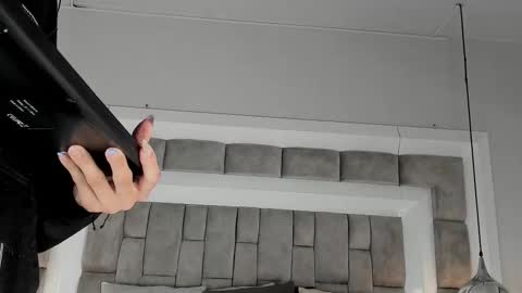 Hi guys It is a pleasure to have you here I am Julieta  online show from 02-04-26, 12:22