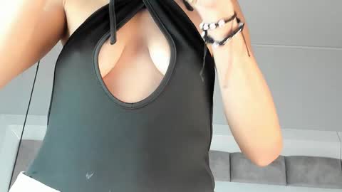 Hi guys It is a pleasure to have you here I am Julieta  online show from 02-07-26, 12:31