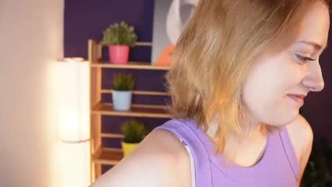 Mia online show from 09-11-25, 03:17