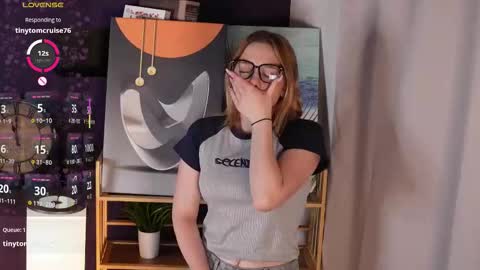 Mia online show from 09-28-25, 03:12