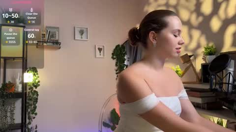 Julie online show from 09-23-25, 02:09