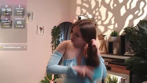 Julie online show from 05-12-26, 12:35