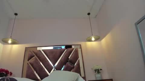 juli  online show from 01-10-26, 07:04