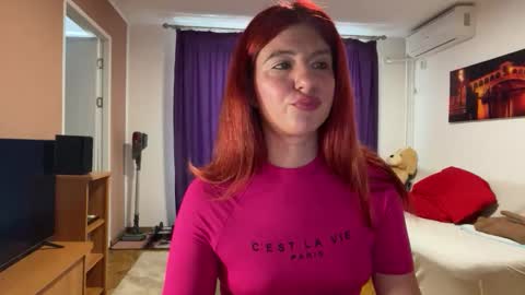 Snapshot of julietterosie chatting on 05-27-26, 08:33 Rose online show from 05-27-26, 08:33