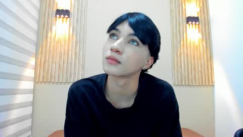 Snapshot of julii_rico chatting on 10-20-25, 04:51 JULI online show from 10-20-25, 04:51