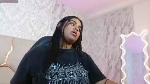 Snapshot of juliieta_tay chatting on 07-23-26, 02:53 juliieta_tay online show from 07-23-26, 02:53