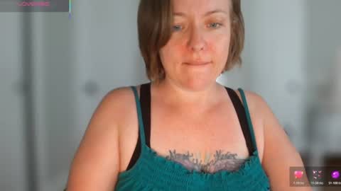 Snapshot of julimonroe chatting on 06-11-26, 05:00 Juli Monroe online show from 06-11-26, 05:00