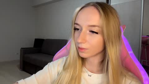 Sofie online show from 11-08-25, 03:34