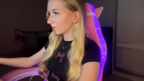 Sofie online show from 11-12-25, 04:51