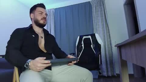 Snapshot of juliusmasters chatting on 12-29-24, 04:30 JULiUS online show from 12-29-24, 04:30