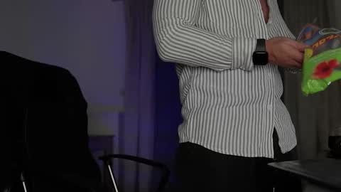 Snapshot of juliusmasters chatting on 09-10-25, 05:57 JULiUS online show from 09-10-25, 05:57
