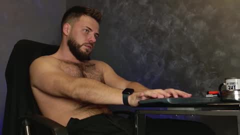 JULiUS   online show from 12-04-25, 08:39