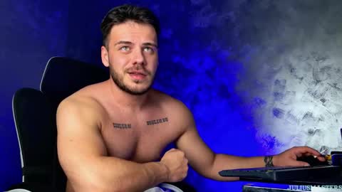 JULiUS   online show from 02-22-26, 01:40