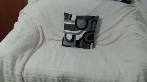 Snapshot of julliemilf chatting on 12-14-25, 07:58 Julie online show from 12-14-25, 07:58