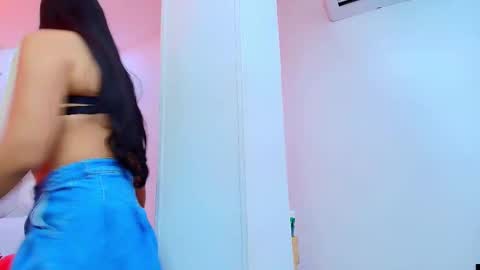 Snapshot of jullietareyes chatting on 02-13-26, 12:01 Julieta Reyes online show from 02-13-26, 12:01