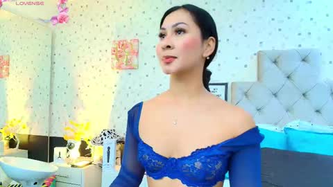 Snapshot of jullietareyes chatting on 03-15-26, 11:27 Julieta Reyes online show from 03-15-26, 11:27