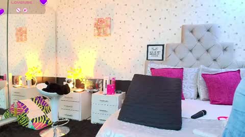 Julieta Reyes   online show from 05-06-26, 11:59