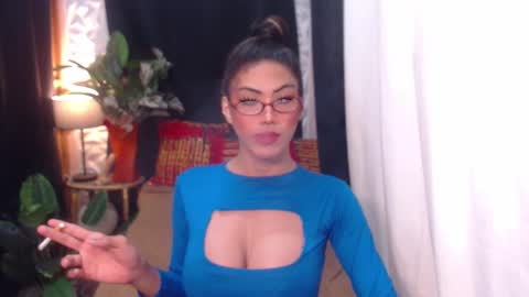 Snapshot of jullimiller chatting on 01-06-25, 01:41 jullimiller online show from 01-06-25, 01:41