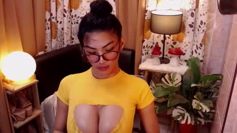 Snapshot of jullimiller chatting on 02-18-25, 10:05 jullimiller online show from 02-18-25, 10:05