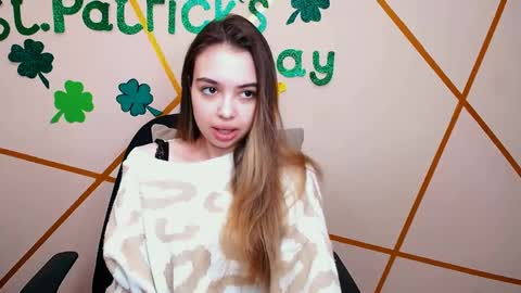 Snapshot of jullymood chatting on 03-18-26, 06:49 DoubleCherry online show from 03-18-26, 06:49