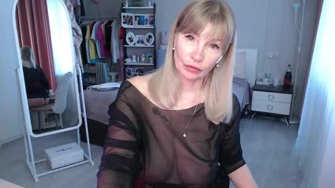 Julia online show from 04-01-26, 05:08
