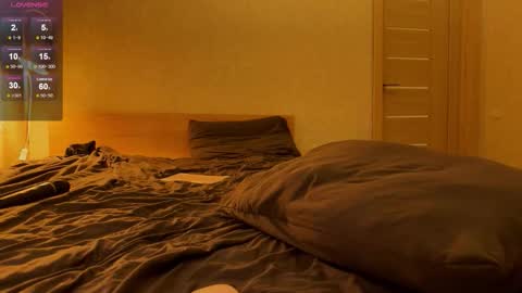 Hloya online show from 02-19-26, 07:43