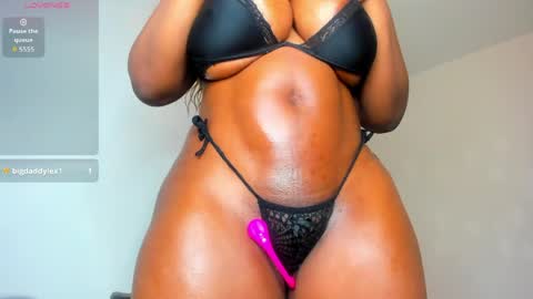 Snapshot of julyssa_sanders chatting on 05-20-26, 11:38 July online show from 05-20-26, 11:38