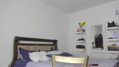 Snapshot of jump_rabbit_ chatting on 12-21-25, 05:25 jessica online show from 12-21-25, 05:25