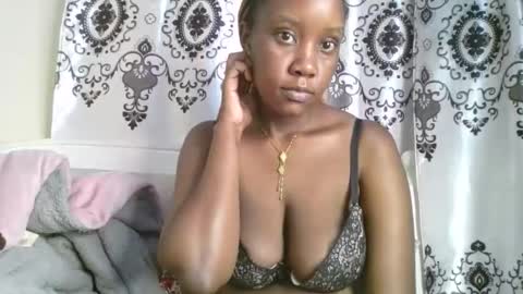 Snapshot of junebeiby chatting on 04-19-26, 06:10 queen online show from 04-19-26, 06:10