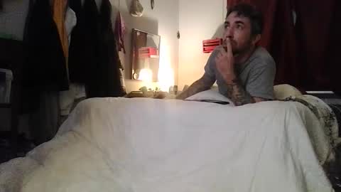 Snapshot of juneswallows chatting on 11-30-25, 09:35 juneswallows online show from 11-30-25, 09:35