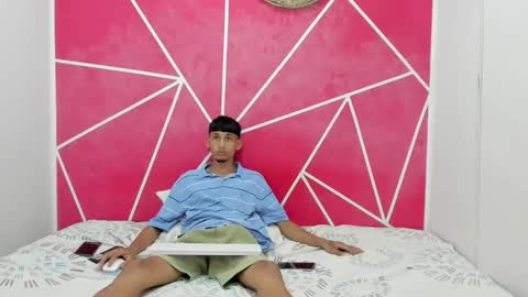 Snapshot of junior_bigcock3 chatting on 11-21-25, 06:28 junior_bigcock3 online show from 11-21-25, 06:28