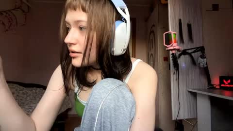 Snapshot of junkogautney chatting on 04-10-26, 03:50 Elizabeth online show from 04-10-26, 03:50