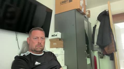 Junky online show from 05-18-26, 01:06