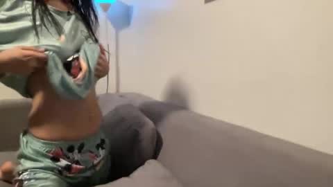 Snapshot of junovaughn chatting on 10-17-25, 12:52 junovaughn online show from 10-17-25, 12:52