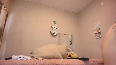 Snapshot of just_isa chatting on 06-01-26, 06:53 Isa y Luci online show from 06-01-26, 06:53