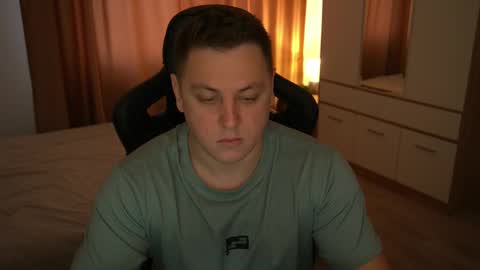 Snapshot of just_top chatting on 10-13-25, 01:00 David online show from 10-13-25, 01:00