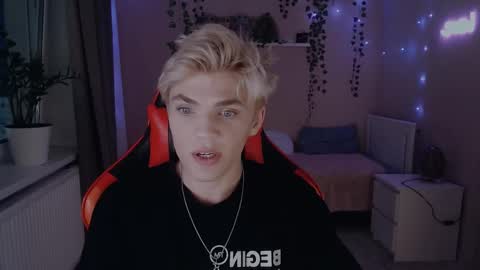 Snapshot of justin_cutie chatting on 02-14-25, 03:36 U bf Justin online show from 02-14-25, 03:36