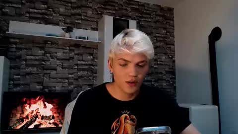 Snapshot of justin_cutie chatting on 11-04-25, 07:13 U bf Justin online show from 11-04-25, 07:13