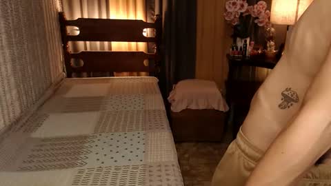 justine_hunk online show from 12-16-24, 10:18