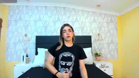 Justine online show from 10-20-25, 03:40