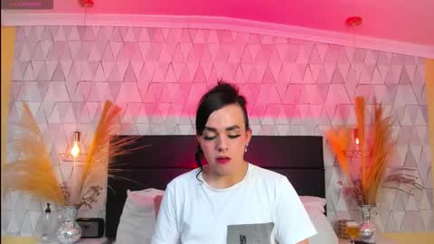 Snapshot of justineperry chatting on 02-16-26, 04:19 Justine online show from 02-16-26, 04:19